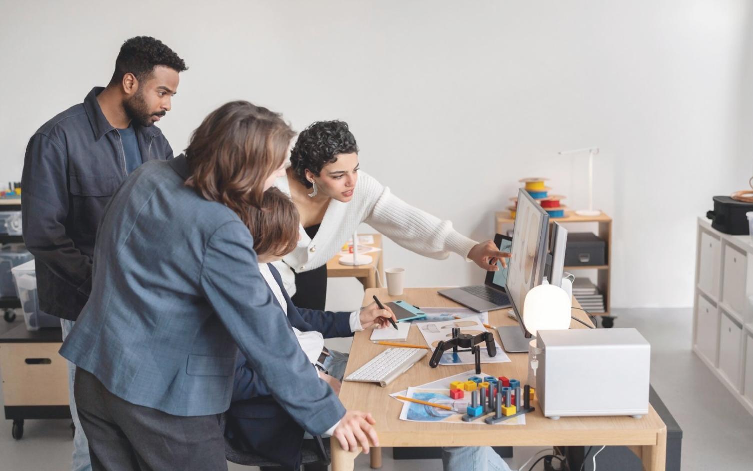 Professionelle Beratungssituation in modernem Büroumfeld